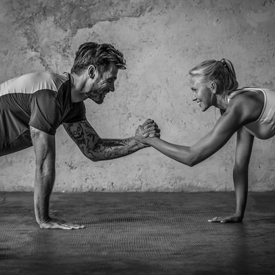 Fitness_Couple_Plank-mit-abklatschen-2