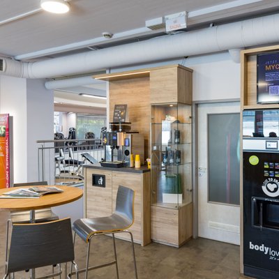 mygym-salzburg-nord-bistro-empfang-03