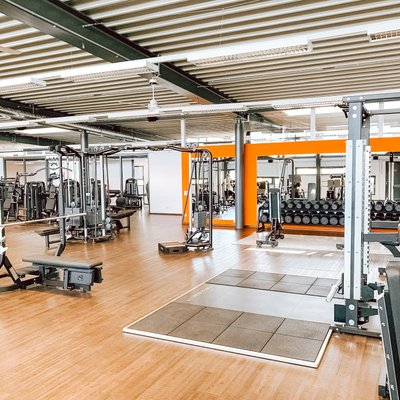 Freihantelbereich im MYGYM Fitnessstudio in Hollabrunn