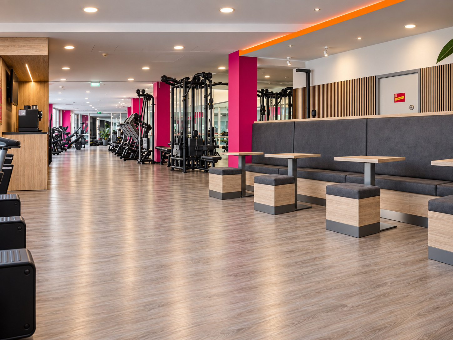 Lounge im MYGYM Salzburg ZIB